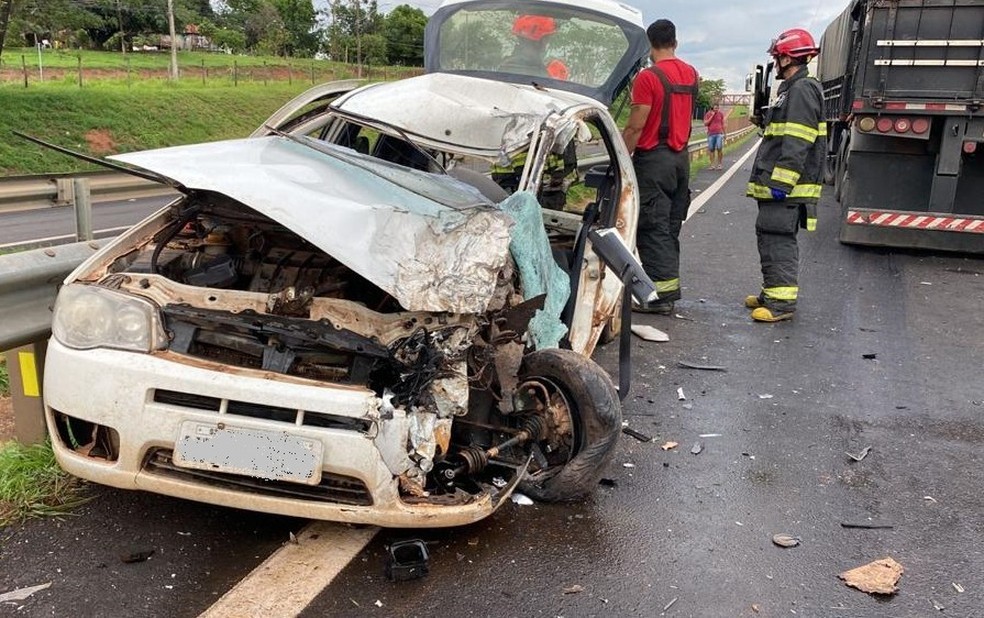 Batida entre carros deixa oito feridos na rodovia Raposo Tavares